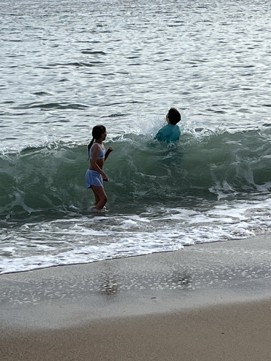 PaulWelsh_UK's tweet photo. Nasese beach babes #praasands #cornwall https://t.co/wEo1LWoz8u