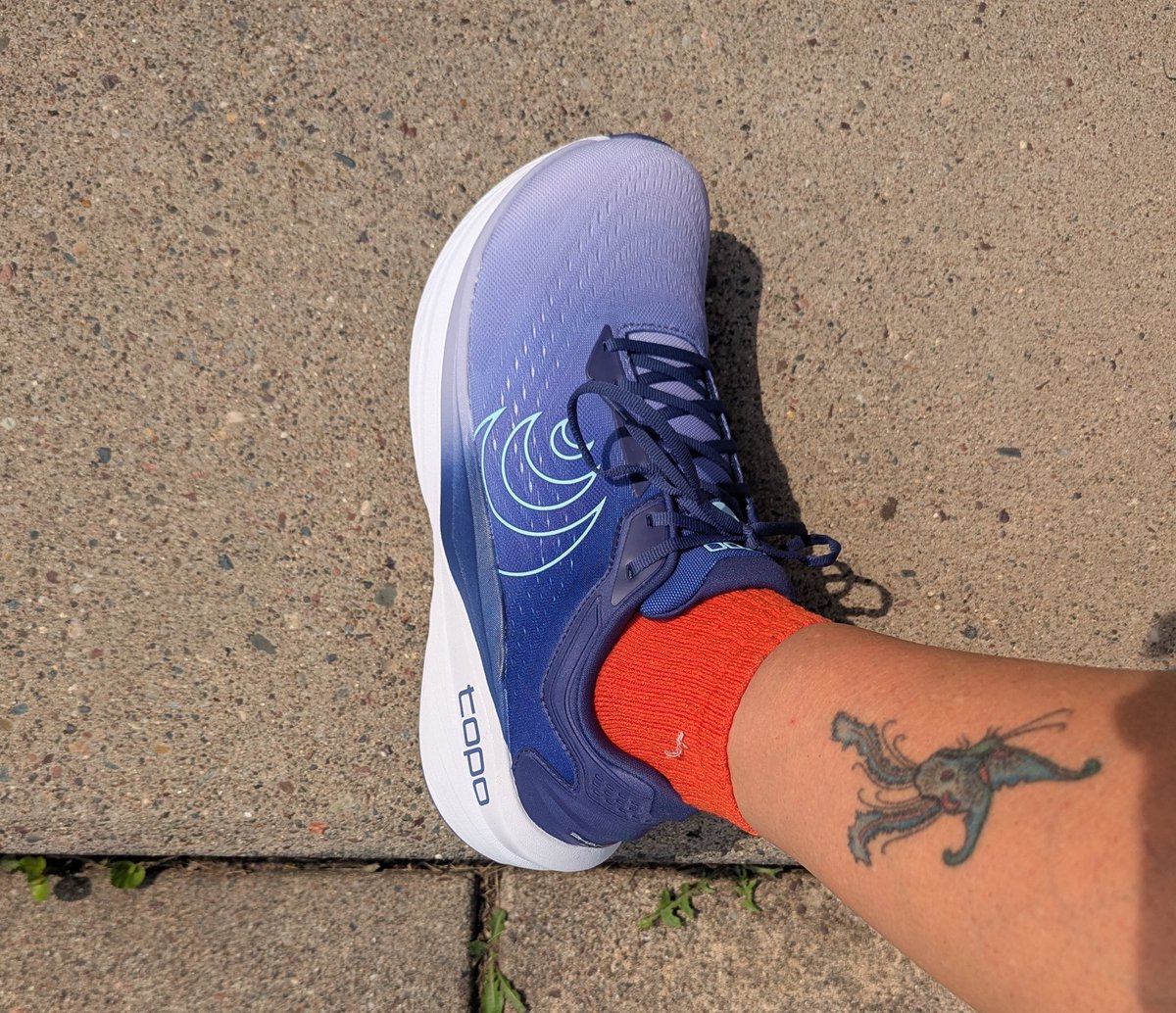 SkiRunLift's tweet photo. New brand of shoes for me. Having them on and wandering around a bit is fantastic!
They have moons on them, so I figured they would be perfect for me.
Run tomorrow morning with the Sturgeon moon.
It was Big, Bright & Beautiful for #3amRunClub
#Runner #topoathletic https://t.co/D24McpMusx