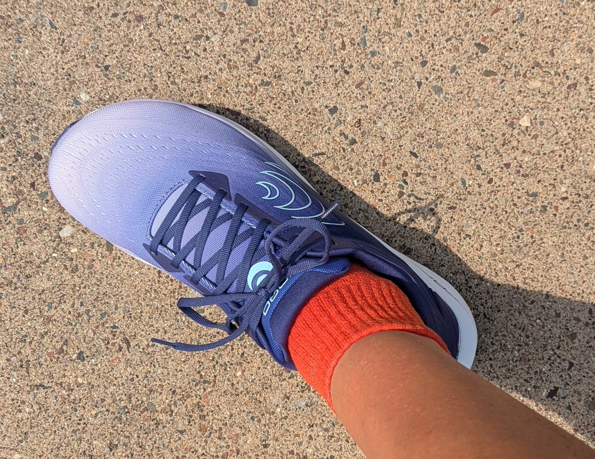 SkiRunLift's tweet photo. New brand of shoes for me. Having them on and wandering around a bit is fantastic!
They have moons on them, so I figured they would be perfect for me.
Run tomorrow morning with the Sturgeon moon.
It was Big, Bright & Beautiful for #3amRunClub
#Runner #topoathletic https://t.co/D24McpMusx