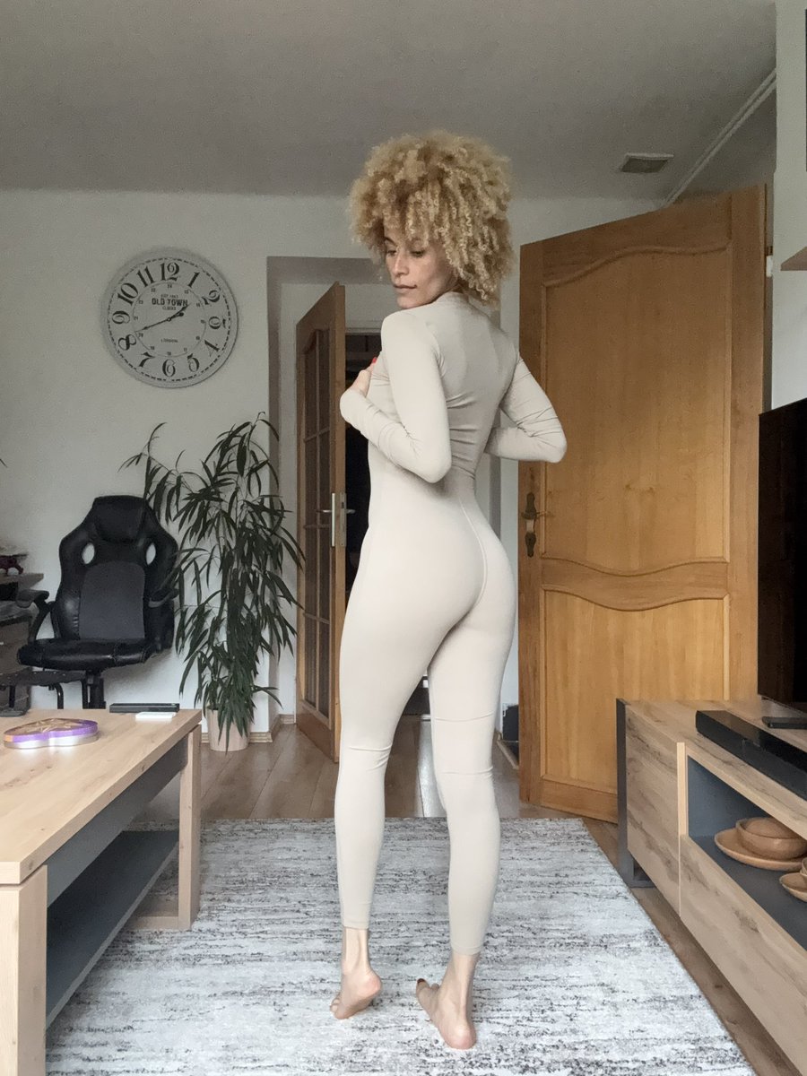 cutiexalexa's tweet image. Soft tone, strong presence🔥💫✨ #neutralvibes #fypviraltwitter #foryoupage