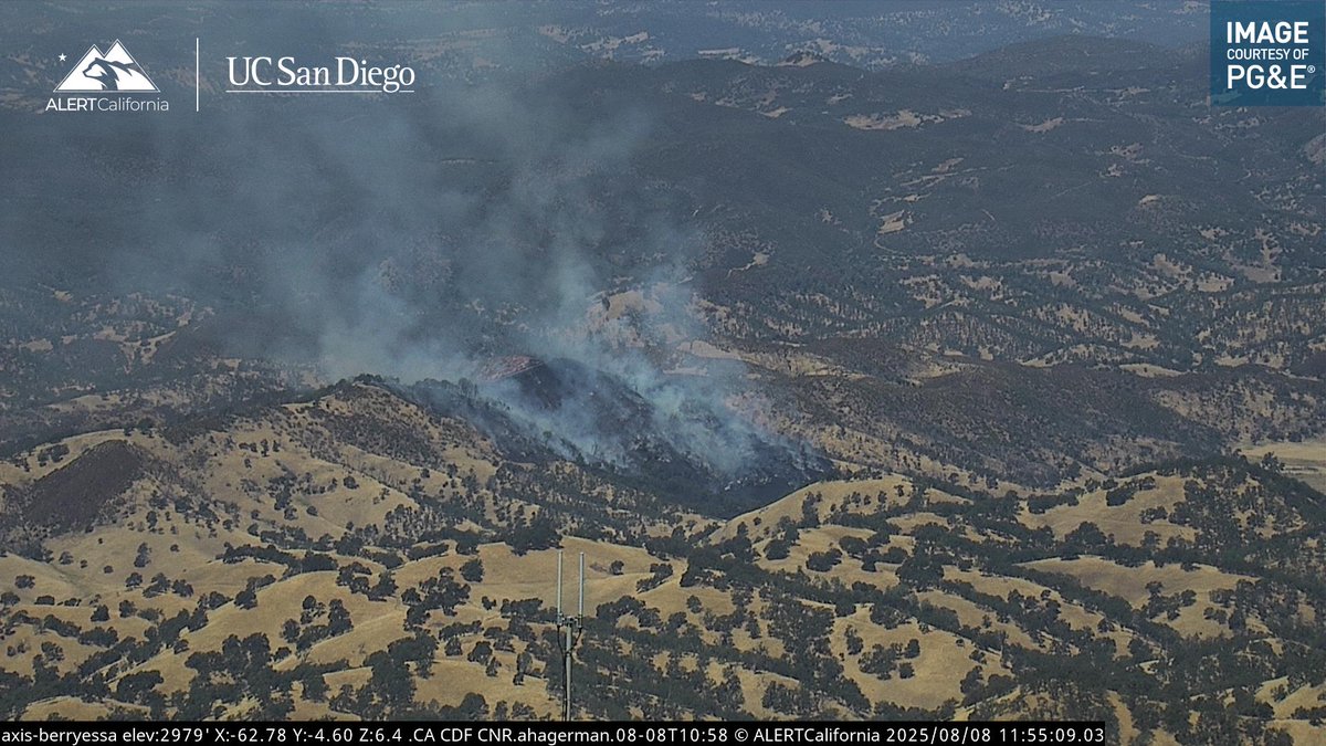 #BerryFire  55 acres, holding in retardant lines.