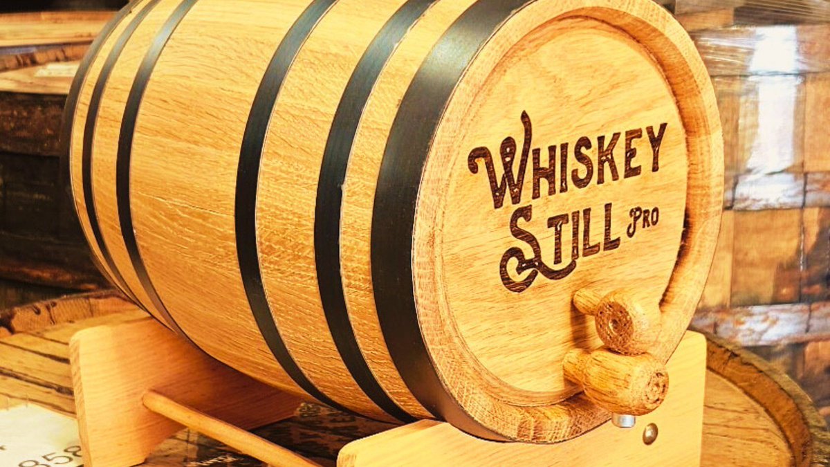 whiskeystillpro's tweet photo. You don’t need a cellar to age like a pro.
Our 1-Gallon Oak Aging Barrel adds rich caramel + vanilla notes to whiskey, rum, tequila &amp; more.
Crafted from American White Oak — no nails, no shortcuts. Just flavor.
🔗 https://t.co/hVpO0cpqkk
#HomeDistilling #BarrelAging https://t.co/hS2KYWLhyg