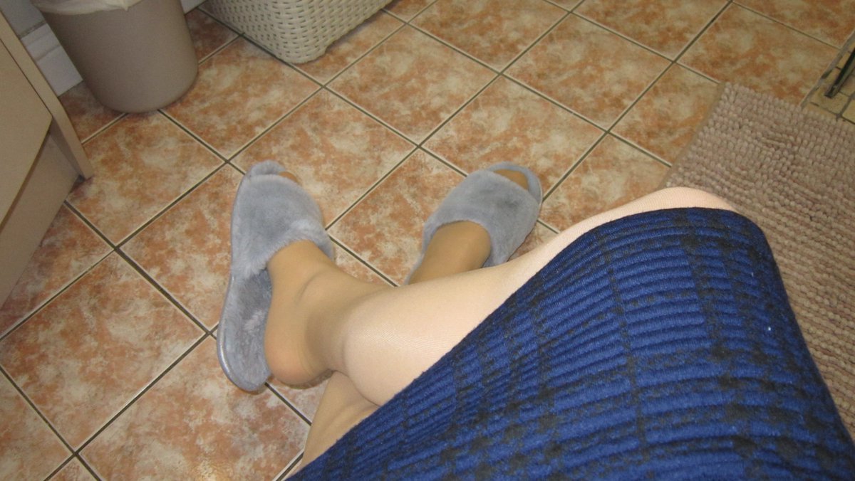 20250808 fluffy slippers