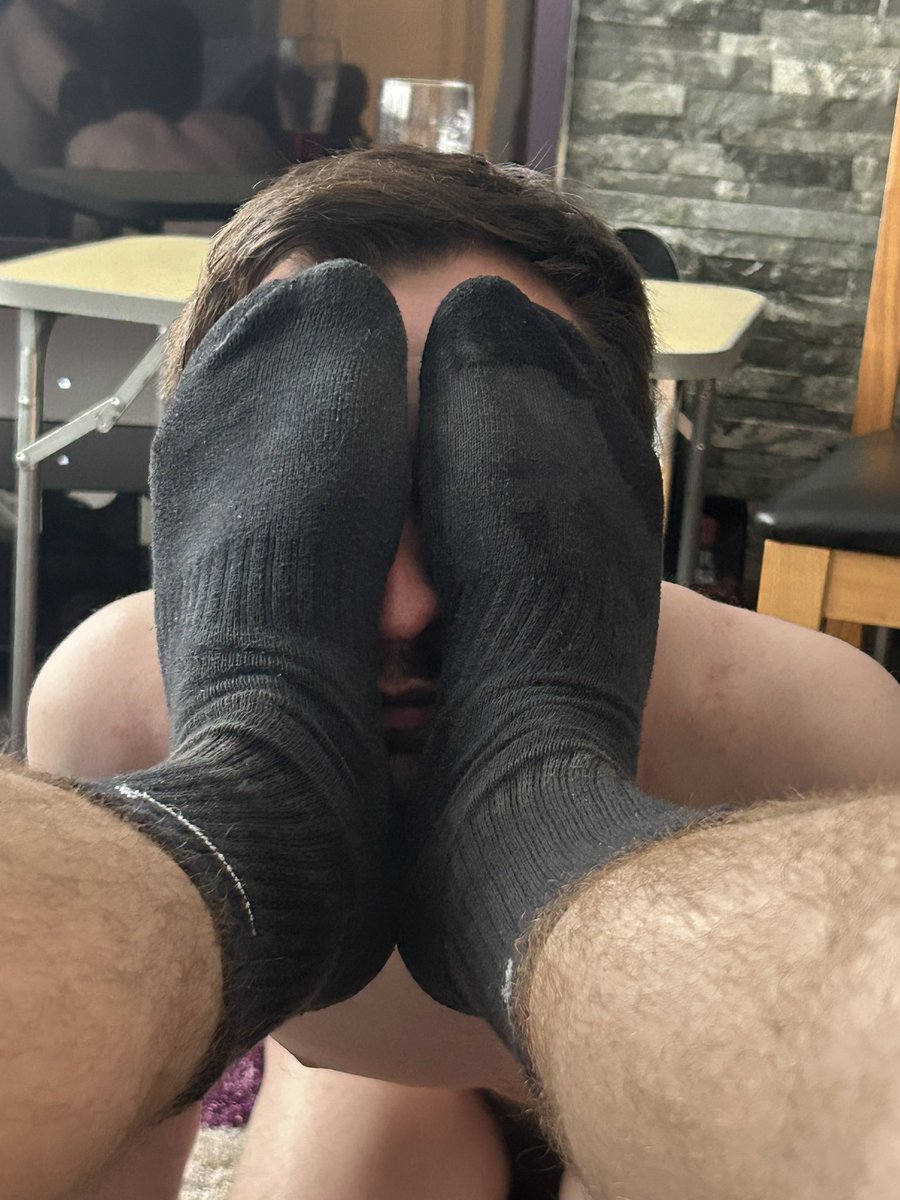 Socks worn for three weeks. 

He finally got to sniff them. 

linktr.ee/MasterJKing1
