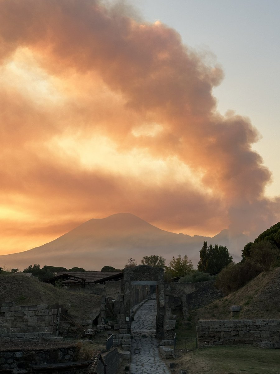Dramatic end to the day. Fire on the slopes of Vesuvius lit by the setting sun. #Pompeii
