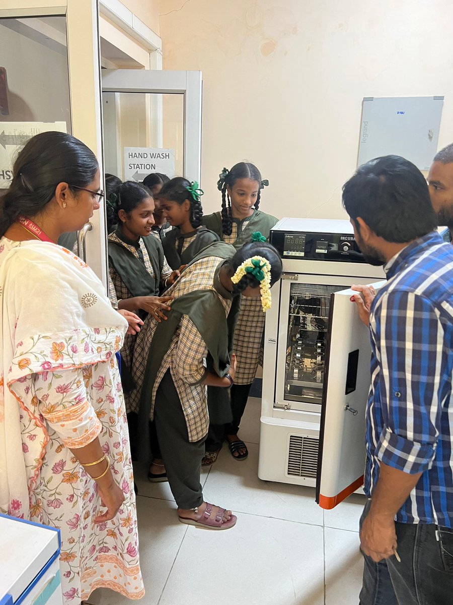 ICMRNIN's tweet image. As part of Science & Health Innovation for NextGen Explorers (SHINE) initiative of @ICMRDELHI, ModelRuralHealthResearchUnit (MRHRU), Chandragiri organised OpenDay for rural schoolchildren kindling scientific temper & curiosity for #ViksitBharat2047 
@MoHFW_INDIA @PMOIndia