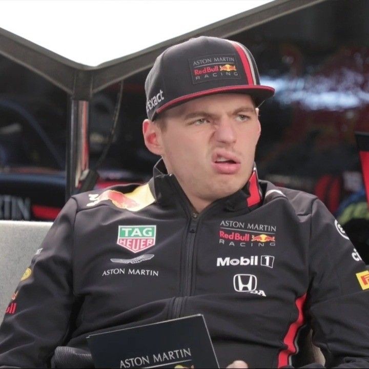 <a href="/WaltJackman/">Futurist🇿🇼</a> Oh no! Another billion gone? These gotta be those niggas in pfungwe dawg 😭😭