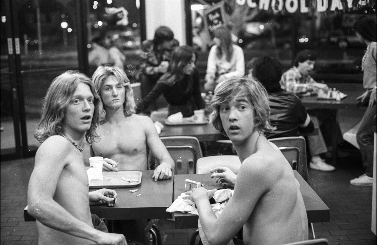 CameronCrowe's tweet image. It’s wild to look back at it now. The movie became its own kind of cultural time capsule by word-of-mouth. 

Unseen posters, early script drafts, and more...stay tuned #fasttimes #theuncool