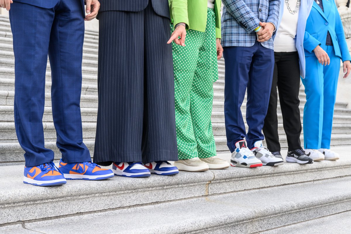 RepDexterOR's tweet photo. It’s Sneaker Week in Portland! Check out the events happening across our district as we celebrate Oregon’s iconic sneaker history. I’m proud to rock my kicks and represent #OR03 as a member of the Congressional Sneaker Caucus!
https://t.co/Jao8B9pCFK https://t.co/3Ni9RqAetY