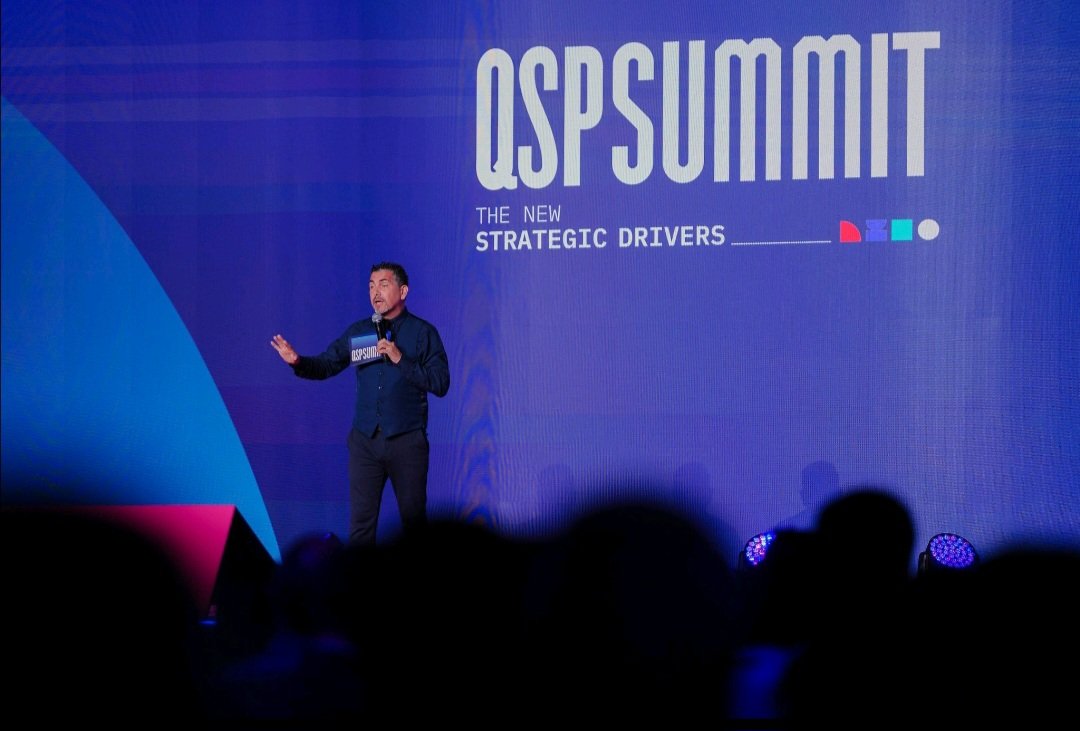 Always a privilege to host the #QSPSummit Stage in #Porto 🇵🇹 working alongside the superb dedicated event team who always manage to take-things-up-a-level every single year! #Presenter #Emcee