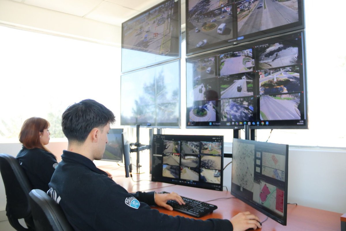 jaimemendezh's tweet photo. Hoy, junto a nuestro secretario de Seguridad @Hncalvente, presentamos la ampliación y el nuevo funcionamiento del destacamento policial Bella Vista, ubicado en el acceso al distrito por Gaspar Campos
El destacamento, que atenderá especialmente toda esa zona de San Miguel, cuenta con un centro de monitoreo propio, patrullas municipales y motos totalmente equipadas #SanMiguel