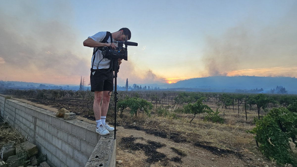 Des centaines d'heures d'images en direct depuis 4 jours 🔥
👏👏👏 aux Journalistes Reporters d'Images et Chefs de Car pour leur couverture de l'incendie dans l'#Aude.
Ici, mon binôme pour cette mission, <a href="/baptiste_dvx/">Baptiste Devaux</a> 🎥 <a href="/BFMTV/">BFMTV</a>
