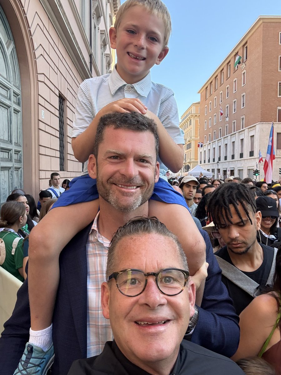 frwfw's tweet photo. These 48 kids represented @archchicago well.  They served, they prayed, and they met faithful, joyful people from around the globe.  I qqm honored to have walked alongside them. https://t.co/6yRnlK41tE
