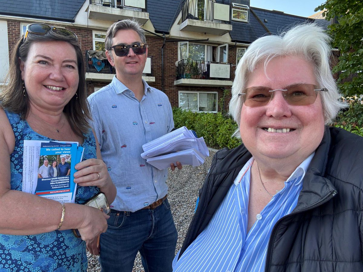 DontLetYourTea's tweet image. Nice evening for canvassing in the Addlestone Triple by election 🗳️ 

#voteconservative #runnymede 
@59W00dy59