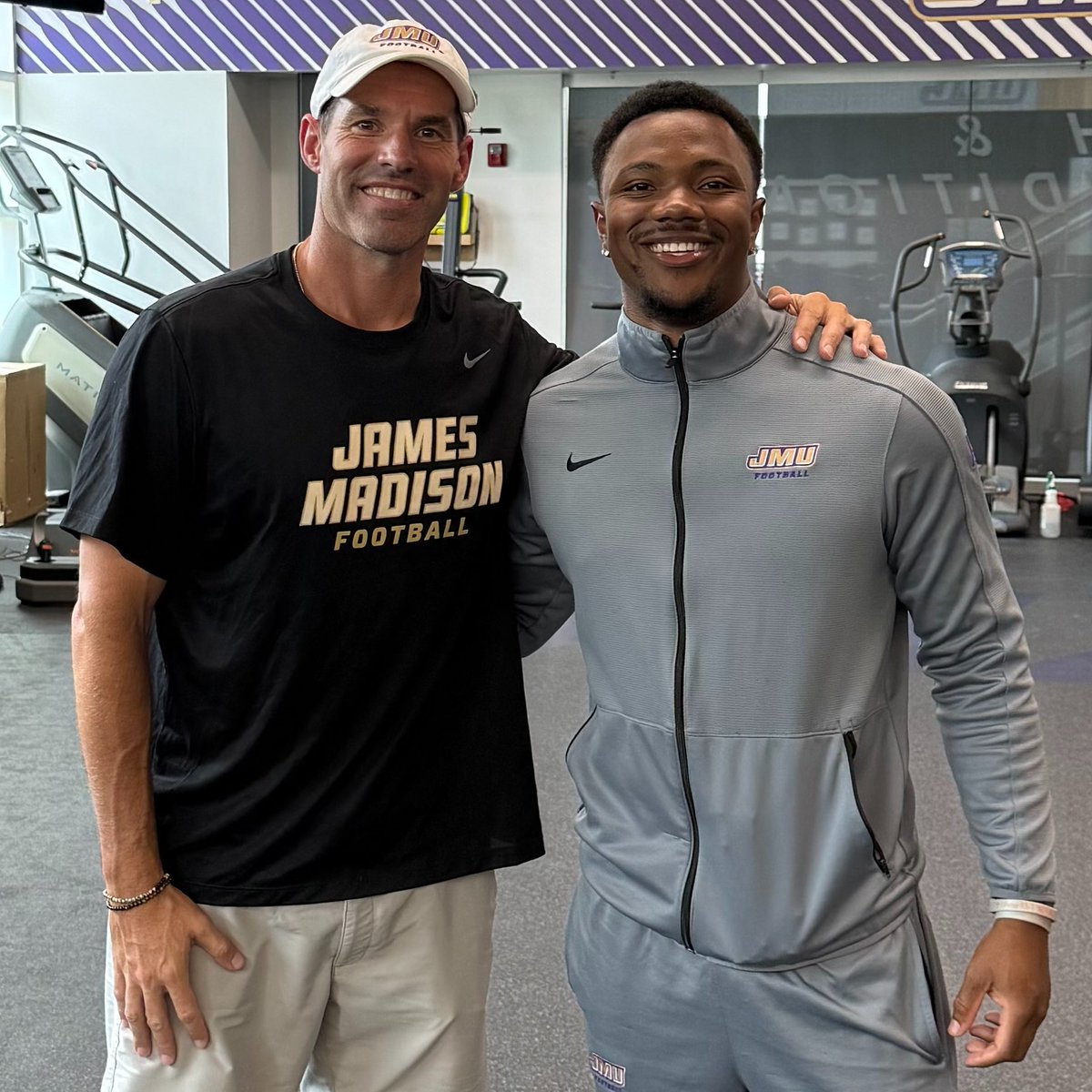 Dave Riggert (@daveriggert) on Twitter photo I sat down with former James Madison Safety Que Reid to break the news that he'll be my analyst for football games this fall on the JMU Radio Network.
We also discuss his new role as an academic advisor at JMU & get his thoughts on fall camp.
πbit.ly/4ln0RaG
<a href="/QueReid/">π
°οΈce β οΈ</a> I sat down with former James Madison Safety Que Reid to break the news that he'll be my analyst for football games this fall on the JMU Radio Network.
We also discuss his new role as an academic advisor at JMU & get his thoughts on fall camp.
πbit.ly/4ln0RaG
<a href="/QueReid/">π
°οΈce β οΈ</a>