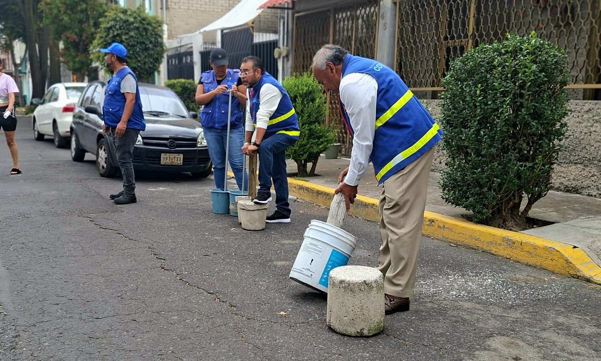 ⚠️ Seguimos recuperando espacios públicos 🚚🗑️

🛡️ #EscudoCoyoacán, junto a <a href="/SSC_CDMX/">SSC CDMX</a> y <a href="/SEMAR_mx/">SEMAR México</a>, retiramos 30 toneladas de enseres y bienes mostrencos en Ampliación San Francisco y Ex-Ejido de San Francisco Culhuacán.

#ContigoImparables 👊🏼✨