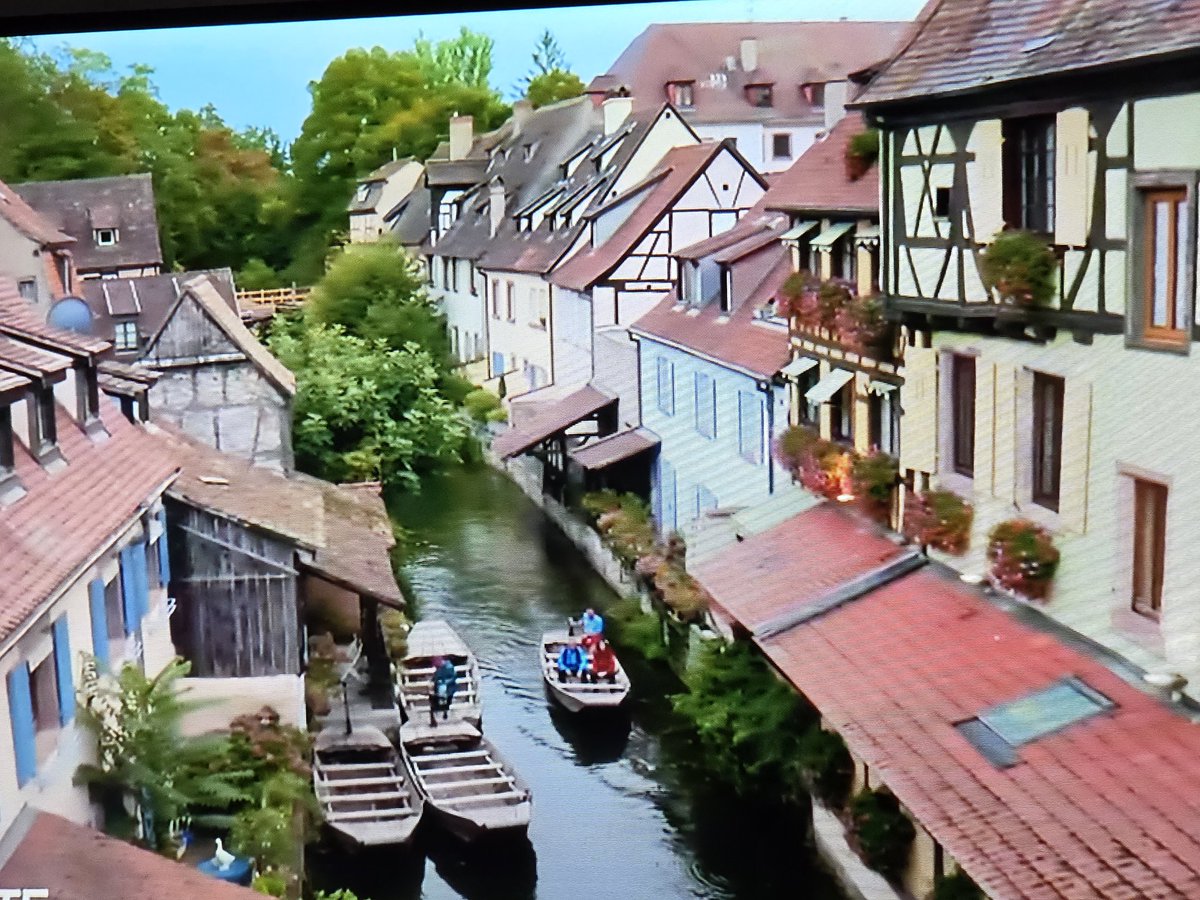 GGOUBAND's tweet image. Devant #lacarteauxtrésors présentée par le sympathique @cyrilferaud 🤗🤗.