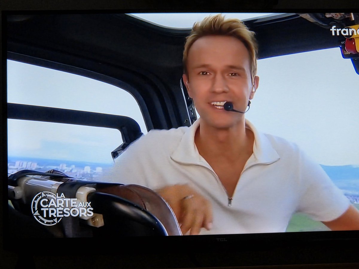 GGOUBAND's tweet image. Devant #lacarteauxtrésors présentée par le sympathique @cyrilferaud 🤗🤗.