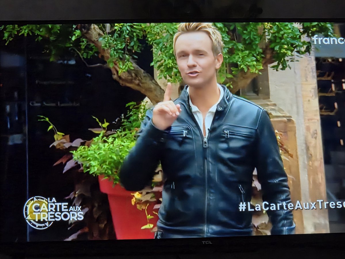 GGOUBAND's tweet image. Devant #lacarteauxtrésors présentée par le sympathique @cyrilferaud 🤗🤗.