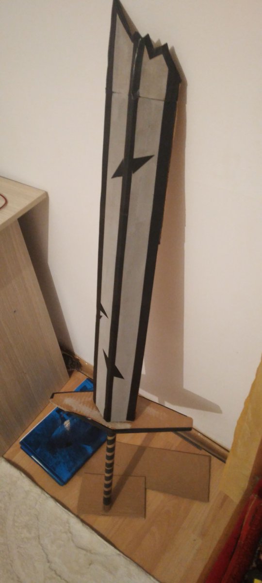 Vecsia1's tweet photo. @DarkestDungeon A Kings Broken Sword!
 Darkest Dungeon 2 Leper IRL Broken Sword Size: 1.2M/4'0Feet. https://t.co/HJnAbn6EKV
