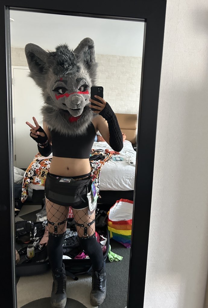 Maned_Spectron's tweet image. Heya! I’m Spectron, a silly maned wolf!
Welcome to my account, expect mostly furry related things!