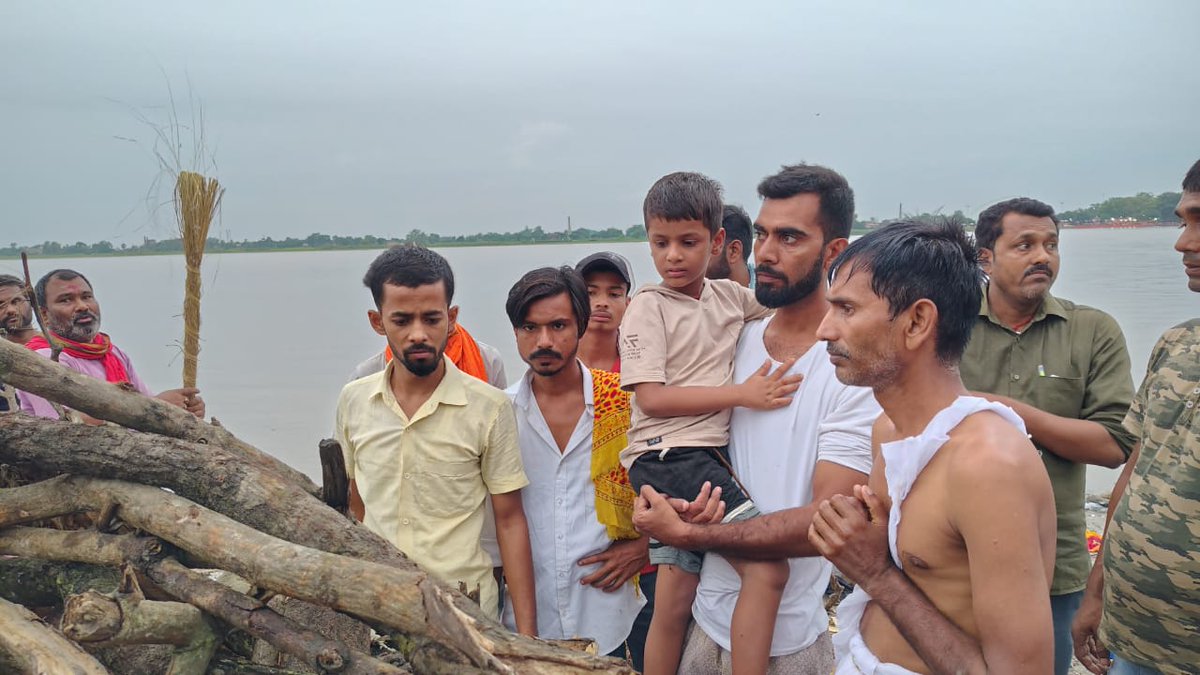 IIndianv71704's tweet photo. *2साल से रोड पर धर्ना दे रहे है 
*आज फिर विधानसभा में चर्चा हुई
*बस मार्शल का मुद्दा कोर्ट मे भी चल रहा है
*वीरेंद्र सचदेवा जी विजेंद्र गुप्ताजी और तमाम bjpनेताओं ने2025के चुनाव मे वादा किया
*2साल के अंदर नेताओं ने पत्र की राजनीतिक करते रहे गंभीर रूप से आज विधानसभा मे चर्चा हुई https://t.co/TUJyZ5GoiJ
