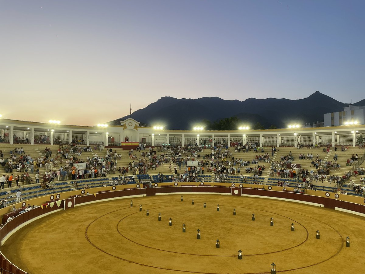 Saludos desde Marbella para ver al Genio.

(Mucha pijina y poca guiri, grata sorpresa)