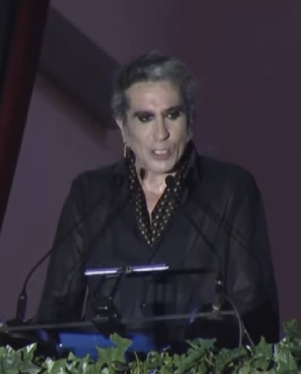 ...Iliciceños! 
Vaquerizo, pregonero de les Festes d'Elx. Icono de la cultura.