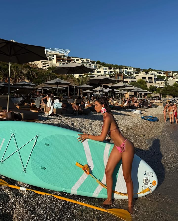 Let's catch some waves 🏄‍♀️