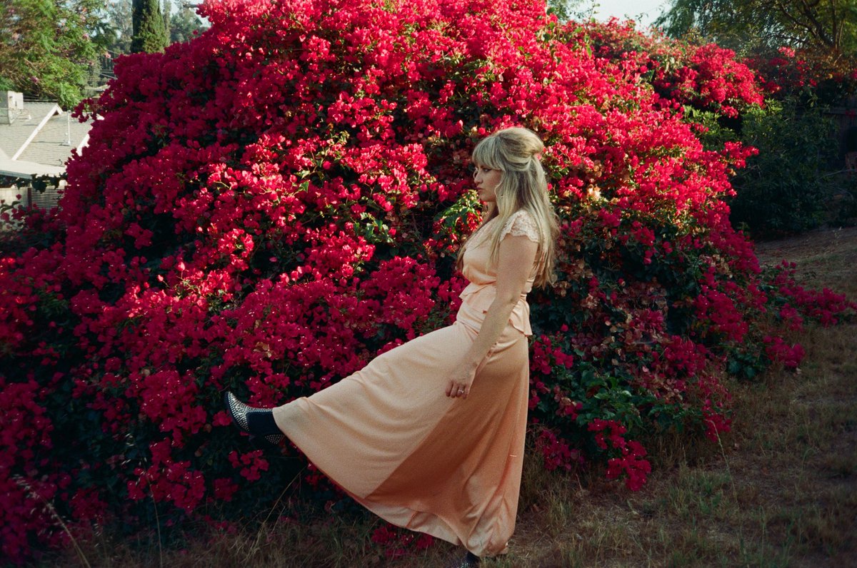 Who is ready for the first Lindsey Troy solo music?! 👀