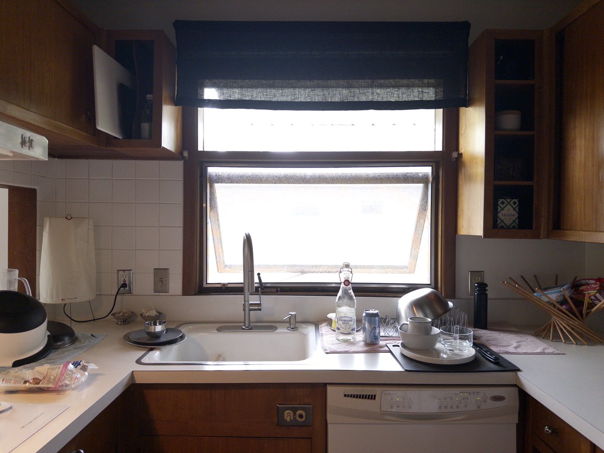 zoeloveshouses's tweet image. my daily mess