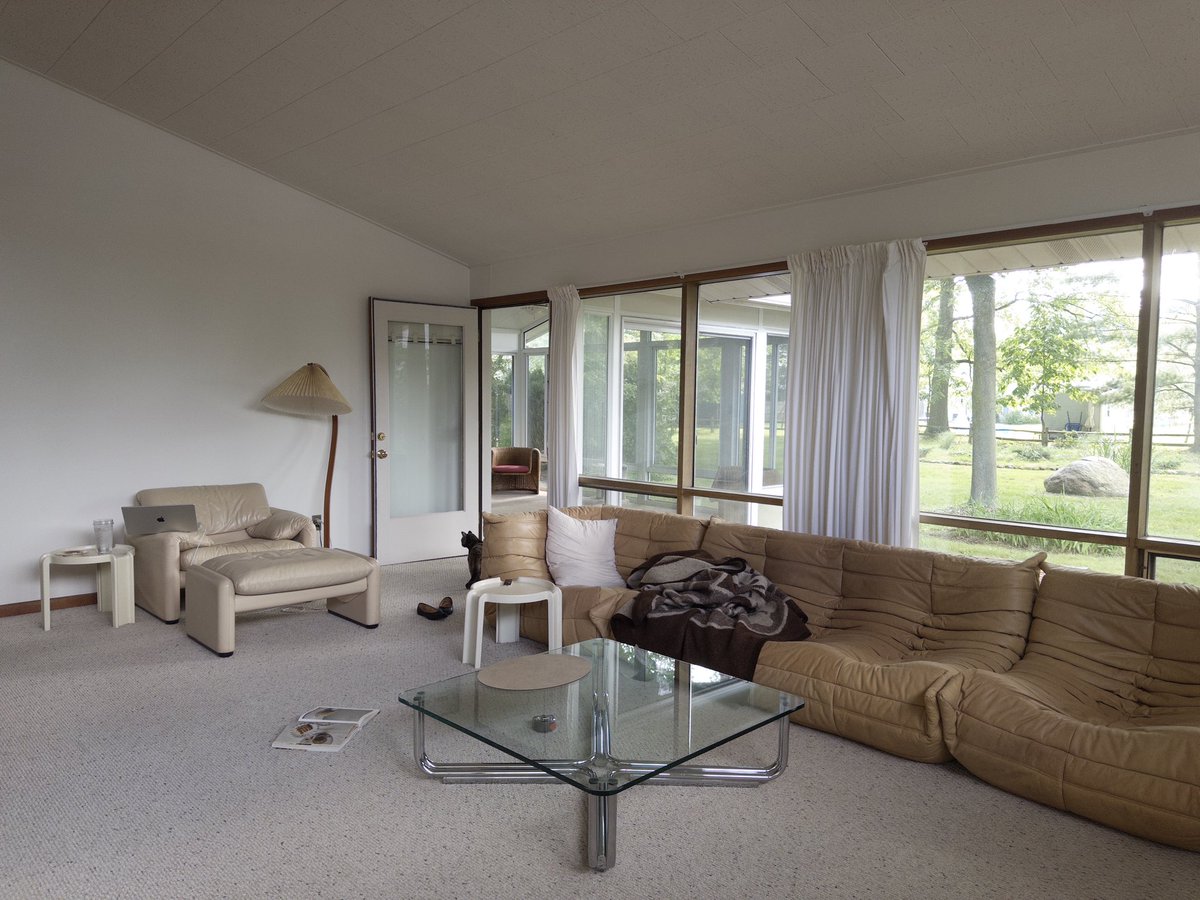 zoeloveshouses's tweet image. my daily mess