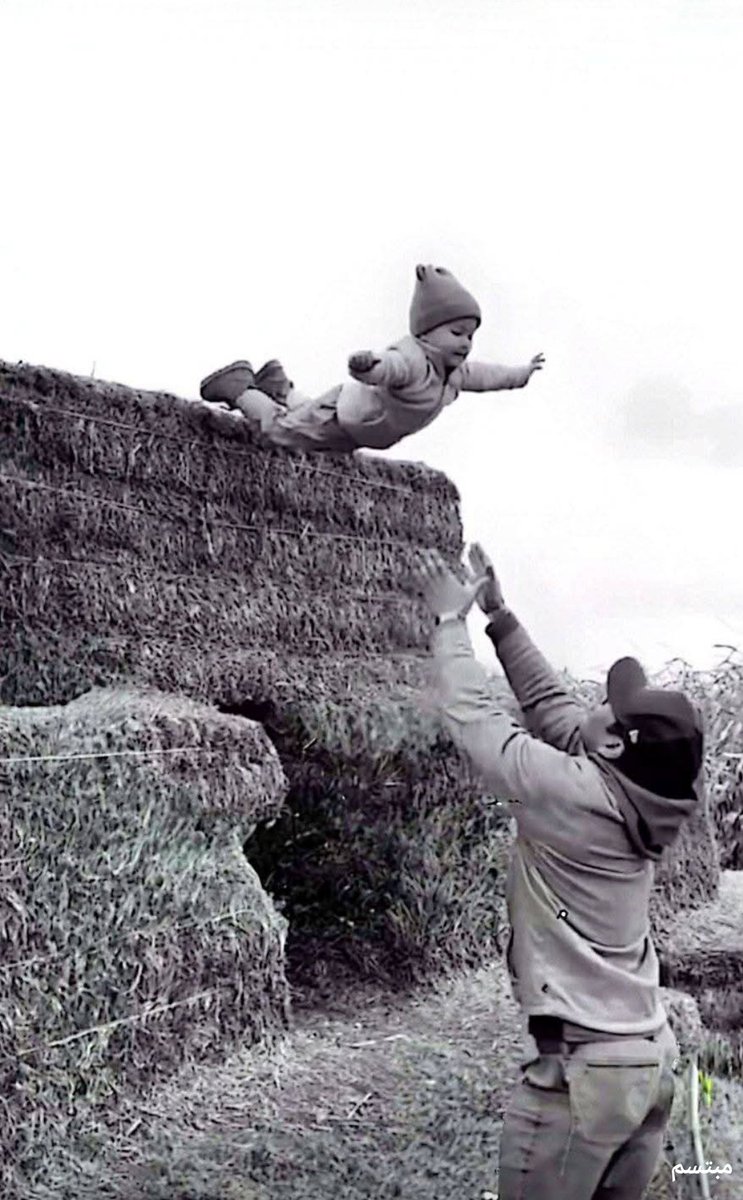 إياك وخذلان من أتاك واثقاً 
فربما كان الثمن حيــــــاتـه  ..!!