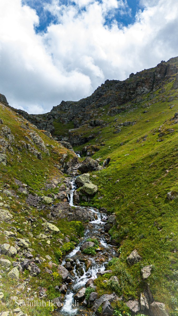 Su, dağın kalbinden akar

Özgürlüğünü bulmak için engelleri aşar.

📍Trabzon / Hayrat / Dağönü (Hanlut)

<a href="/byfreemad/">H a k a n İ p e k ç i</a>