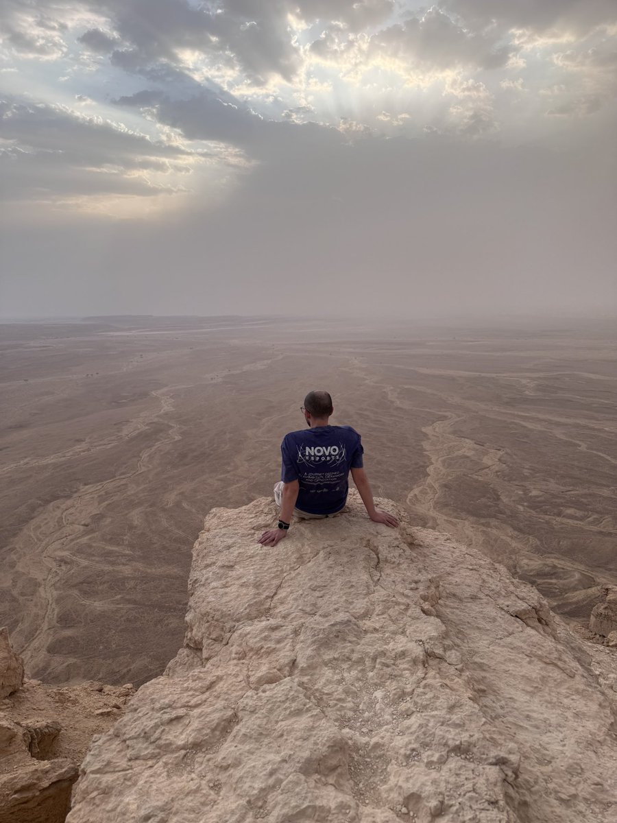 GG <a href="/TeamFalconsGG/">Team Falcons</a> for winning EWC Warzone 🦉