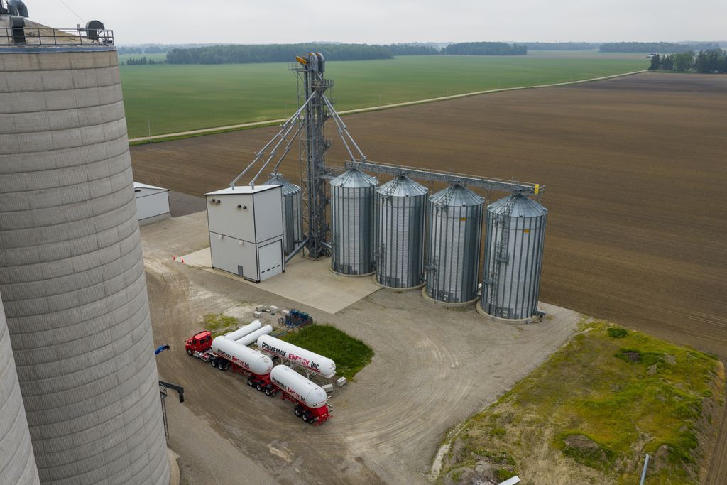 PrimemaxEnergy's tweet photo. Need a reliable propane partner for your farm? From heating to fueling, we deliver safe, efficient commercial propane solutions tailored to your needs. Trust us to keep you powered year-round. #CommercialPropane #Agriculture #Primemax https://t.co/ypc9Y6xlvh