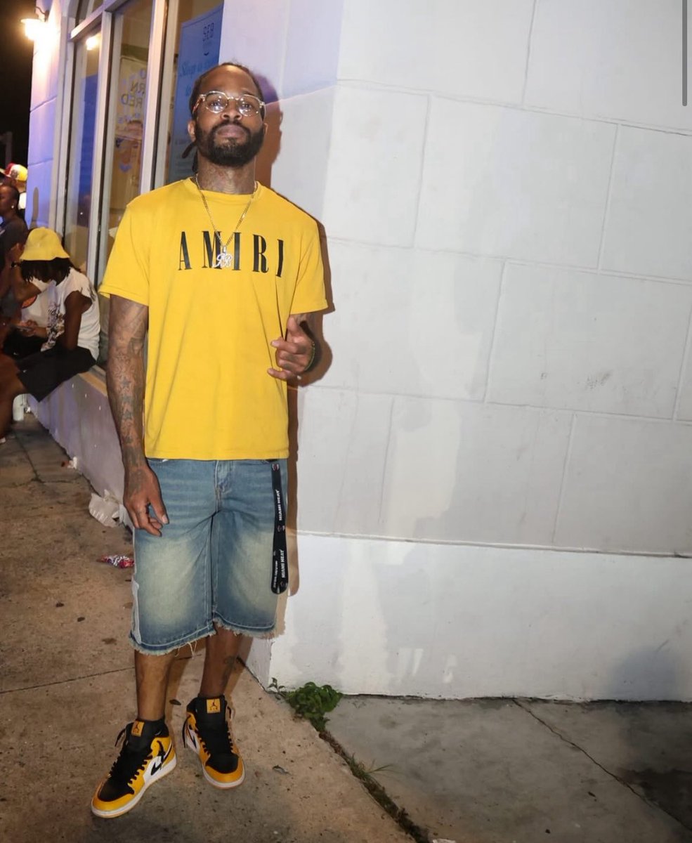 My cousin was killed in Coconut Grove on Wednesday night. If you or anyone you know has any information please report it. My family and I would greatly appreciate it

If you can please RT. Thank you 🙏🏾