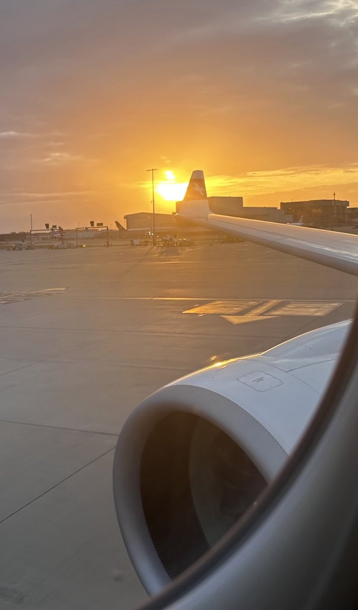 Early doors at LHR yesterday morning provides this week’s #WingFriday.

The 0600 ZRH is horribly early but the consolation is an A220 and a cracking sunrise. Photo by ⁦<a href="/charliefroggett/">@charliefroggett</a>⁩