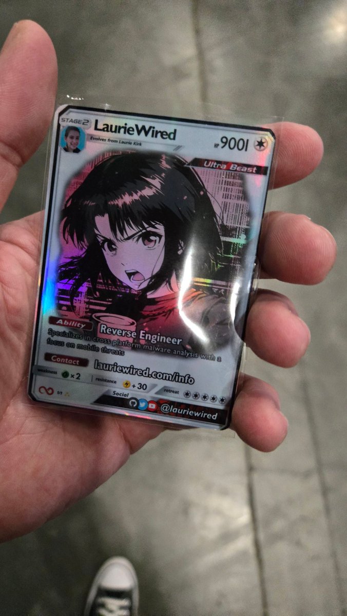 Jr0dR87's tweet image. I got to meet @lauriewired at #defcon33. I love her content and it was so cool to talk to her.