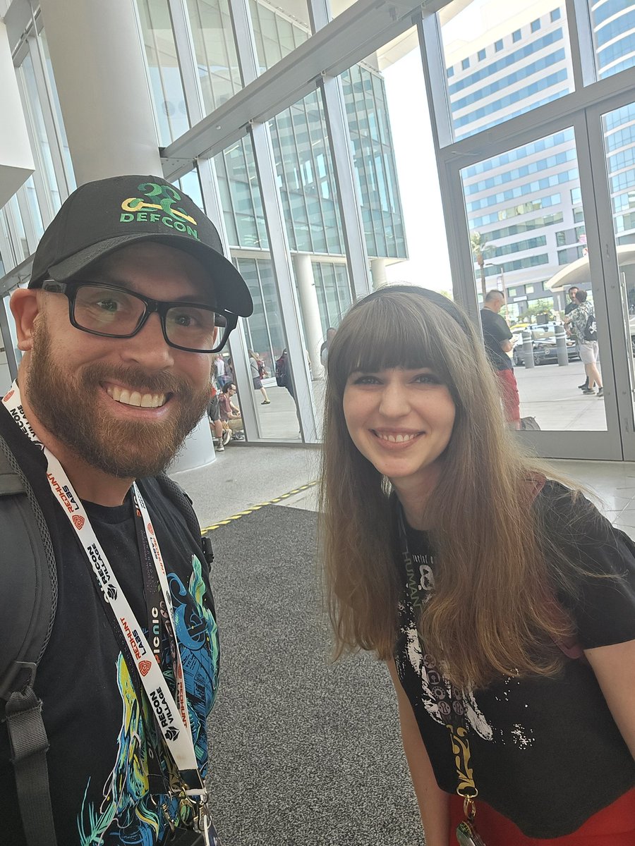 Jr0dR87's tweet image. I got to meet @lauriewired at #defcon33. I love her content and it was so cool to talk to her.