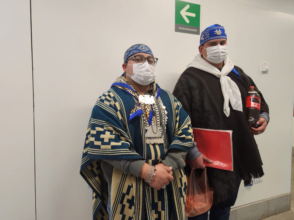 Félix Bulnes (@felixhfb) on Twitter photo 🌿 Nuevo hito en salud con pertinencia cultural 👣
Atención integradora con medicina mapuche y occidental en nuestro Hospital, junto a la Facilitadora Intercultural, el machi Manuel Huenuqueo y <a href="/CerroNaviaCL/">Municipalidad de CerroNavia</a>.
Positiva evolución del paciente tras tratamiento con lawen. 🌿 Nuevo hito en salud con pertinencia cultural 👣
Atención integradora con medicina mapuche y occidental en nuestro Hospital, junto a la Facilitadora Intercultural, el machi Manuel Huenuqueo y <a href="/CerroNaviaCL/">Municipalidad de CerroNavia</a>.
Positiva evolución del paciente tras tratamiento con lawen.
