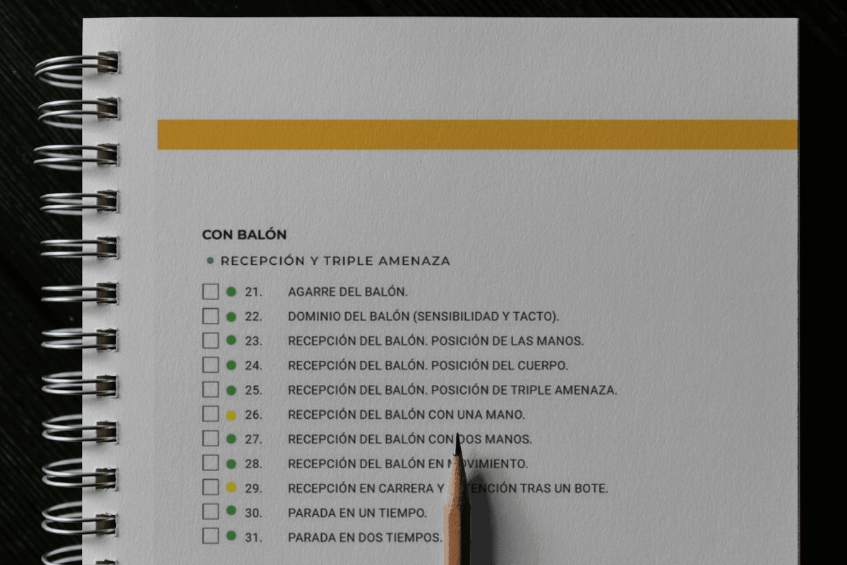 BballDadGuru's tweet photo. 🆕 Este año, además el Cuaderno del Entrenador viene con sorpresa.
Una nueva sección pensada para ayudarte a decidir qué entrenar, priorizar y escalar el trabajo según tu equipo.
📸 Os dejo un adelanto…
#BaloncestoFormativo #MiniCoachTips https://t.co/Miozh5B22M