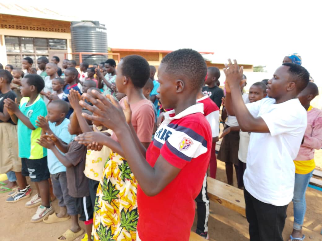 Jabana Sector (@jabanasector) on Twitter photo Uyu munsi gahunda y' intore mu biruhuko yakomeje kuri sites 5 zose zo muri <a href="/jabanasector/">Jabana Sector</a> . Urubyiruko rwitabiriye rwatojwe amahame y' intore runagaragaza impano mu kubyina imbyino za Kinyarwanda. Byagenze neza.
<a href="/Bayaseseb/">Bernard Bayasese</a> Uyu munsi gahunda y' intore mu biruhuko yakomeje kuri sites 5 zose zo muri <a href="/jabanasector/">Jabana Sector</a> . Urubyiruko rwitabiriye rwatojwe amahame y' intore runagaragaza impano mu kubyina imbyino za Kinyarwanda. Byagenze neza.
<a href="/Bayaseseb/">Bernard Bayasese</a>