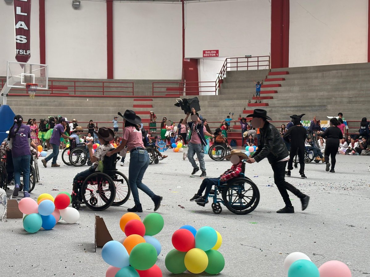 Hoy estuve en la Clausura del Campamento de Verano 2025 
Aplaudo a la sociedad civil y colectivos por impulsar la inclusión. ♿
Desde el Congreso seguiré apoyando estas actividades. 🧡

#Inclusión #SinBarreras #SanLuisPotosí