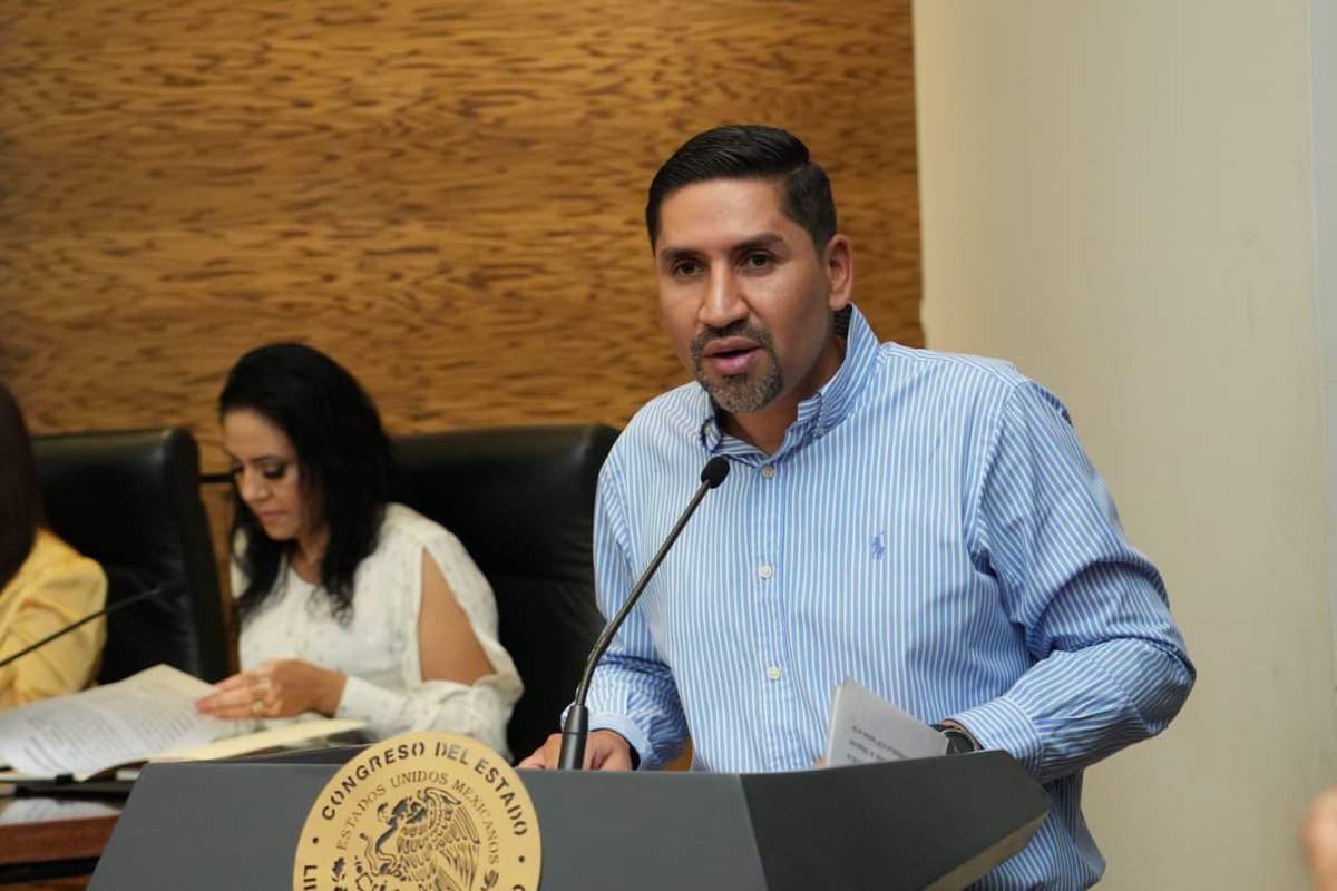 Carlos A. Vargas (@carlosvargasexa) on Twitter photo El diputado <a href="/FerRochaDgo/">Fernando Rocha Amaro</a>, del Grupo Parlamentario del #PAN, presentó la iniciativa de reformas al Código Civil del Estado, enfocada en cerrar el paso a quienes incumplen con su responsabilidad alimentaria. El diputado <a href="/FerRochaDgo/">Fernando Rocha Amaro</a>, del Grupo Parlamentario del #PAN, presentó la iniciativa de reformas al Código Civil del Estado, enfocada en cerrar el paso a quienes incumplen con su responsabilidad alimentaria.
