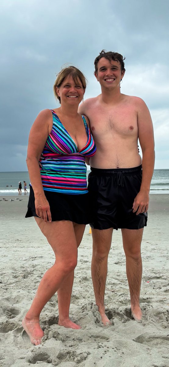 Happy Friday!🏖️🌊 🕶️ 😎 My sister and nephew, Tyler. Going off to college in 2 weeks…. Where did the time go?🤫 What a great vacation we had!!❤️🏖️ #Family🥰💙