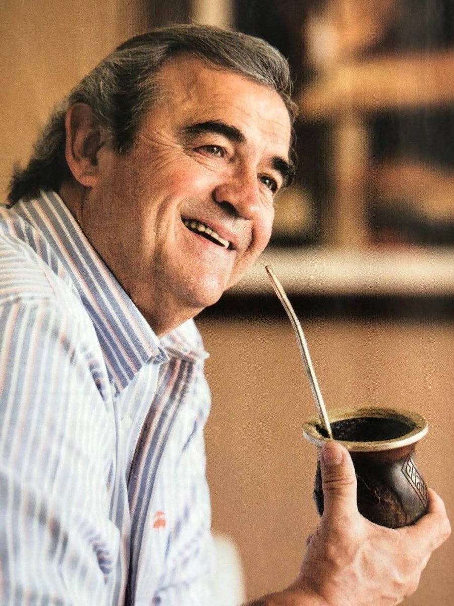 Hoy recordamos el nacimiento de Jorge Larrañaga, un blanco de alma y acción.
Su compromiso, su voz firme y su amor por el país siguen guiando nuestro camino.
Siempre presente, querido “Guapo”.