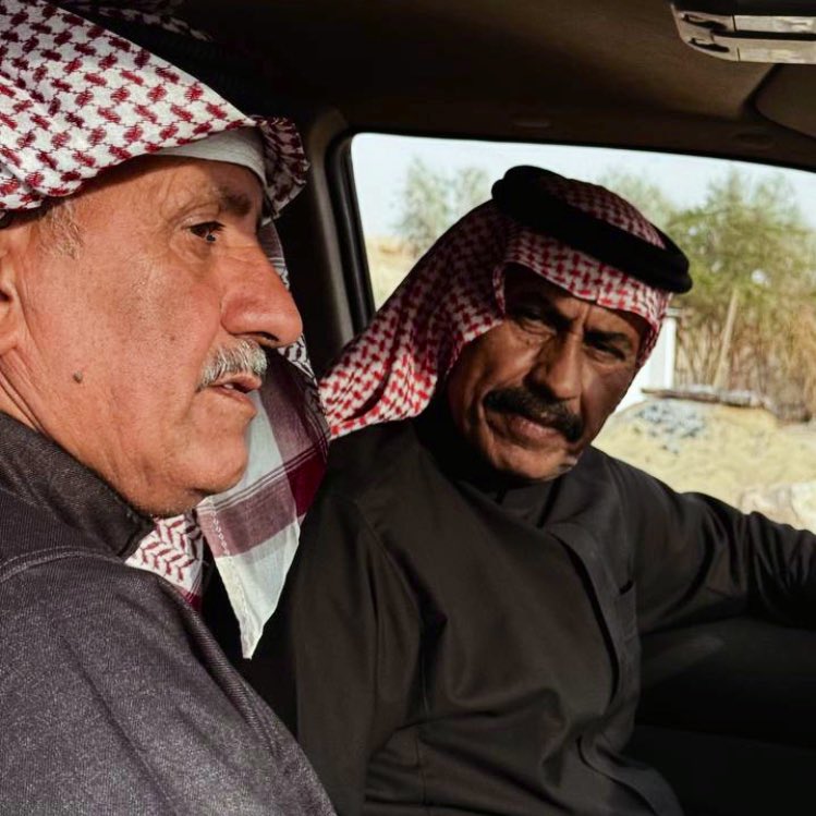 " ان ذخرتك لليالي لقيتك نور عين 
وان ذخرتك للشدايد تجي محزم ظهر 

انت مدري وش اسميك يالجنب المتين 
ما غير تجرى في بحور الطيب مجرى نهر "

⁃الجُوهره