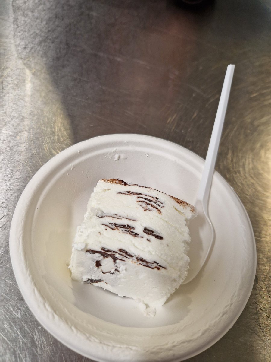 Burgers &amp; Vienetta @ Hand in Hand tonight - what more could you ask for a Friday Night 🤷🏼‍♀️😋 #TeamGYT