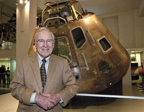 RevesdEspace's tweet photo. 💫 On a appris ce vendredi soir la disparition le 7 août, de l'astronaute Jim Lovell, à l'âge de 97 ans.
Il fut pilote de Gemini 7, commandant de Gemini 12, pilote d'Apollo 8 et commandant d'Apollo 13. 29 jours cumulés dans l'espace https://t.co/XcKL94M2Jg